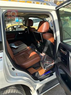 تۆیۆتا لاند کروزەر